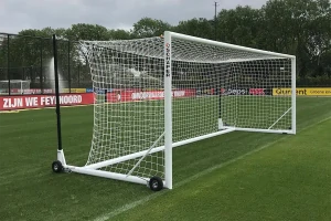 Mobilní fotbalová branka Schäper 7,32x2,44m s napínacími tyčemi