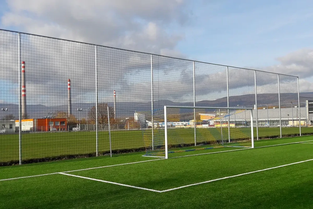 Kompletní záchytná konstrukce za branku 20×4 m