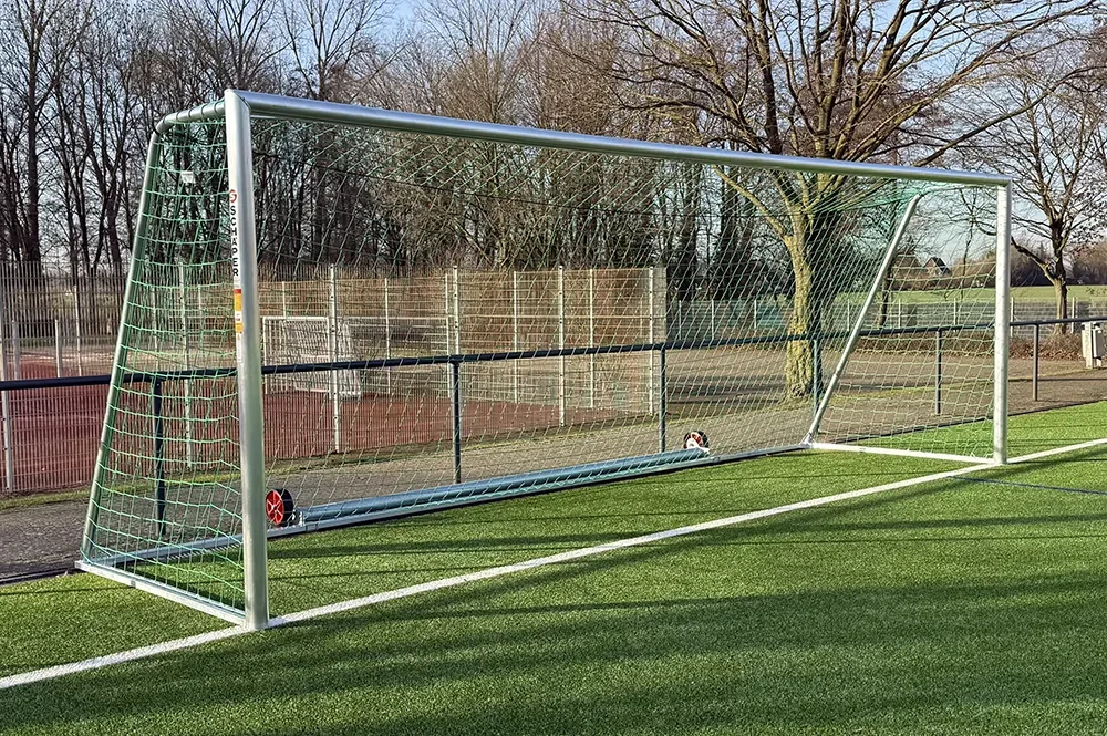 Fotbalová branka "PSG" 7,32 x 2,44 m s volitelnou zátěží a kolečky