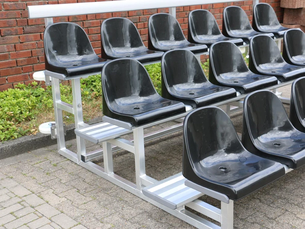 Divácká tribuna z hliníku se 3 řadami (až 18 míst) SCHÄPER