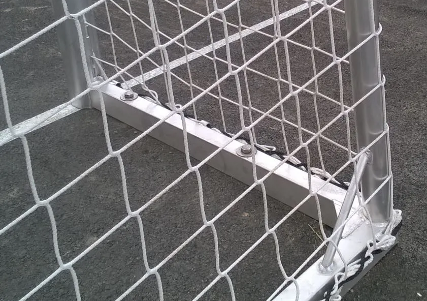Ukotvení fotbalové branky pomocí zabetonovaných kotev